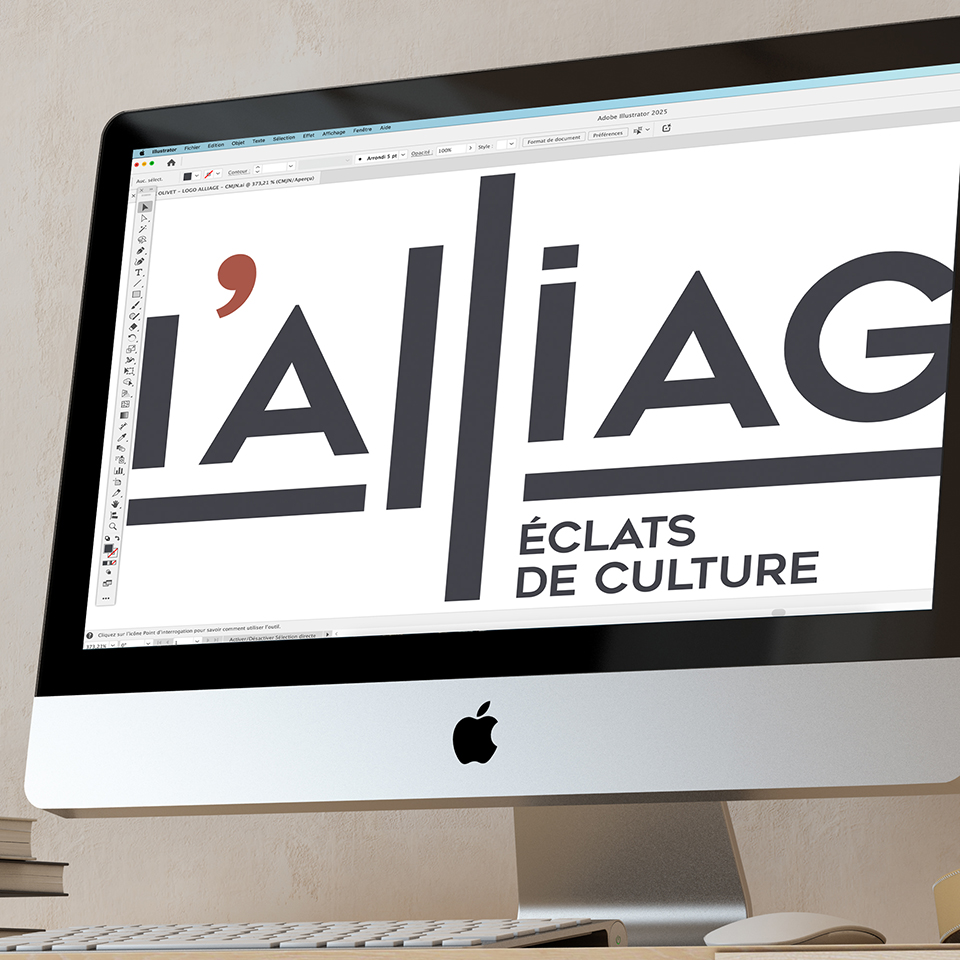 http://L'Alliage%20working%20sur%20ordinateur